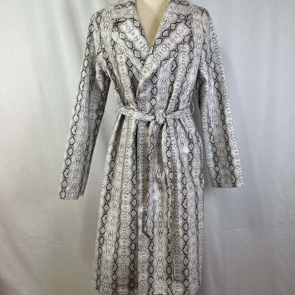 trench coat rain jacket soft belted wrap style for custom fit. Timeless fashion